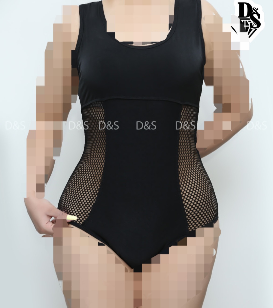 مایو زنانه بغل گیپور اسلیپ کاپدار مشکی برند d&s  فریسایز تا۴۴ کد. ۱۷۲